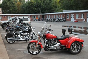 مواقف سيارات مجانية