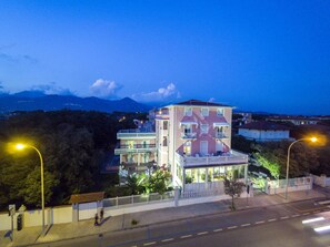 Fasade – kveld/natt