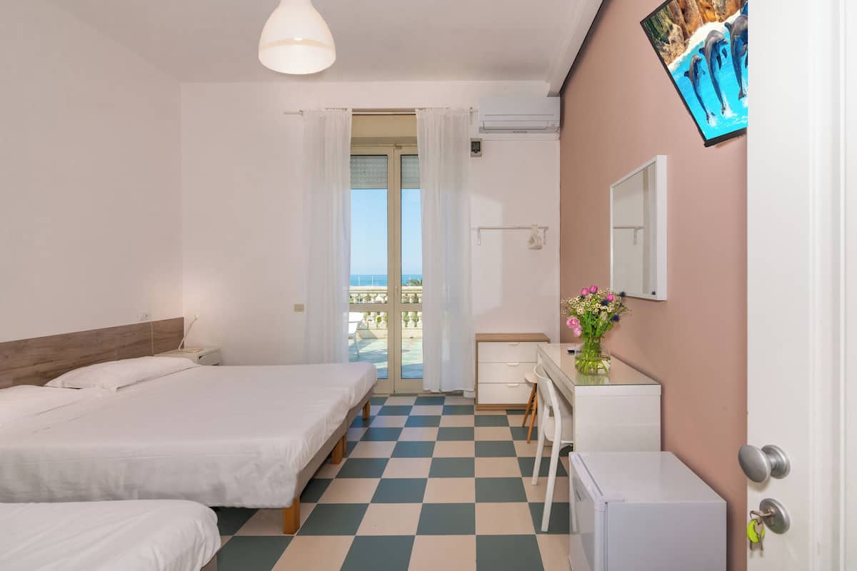 Chambre triple panoramique | 1 chambre, couette en duvet, minibar, bureau