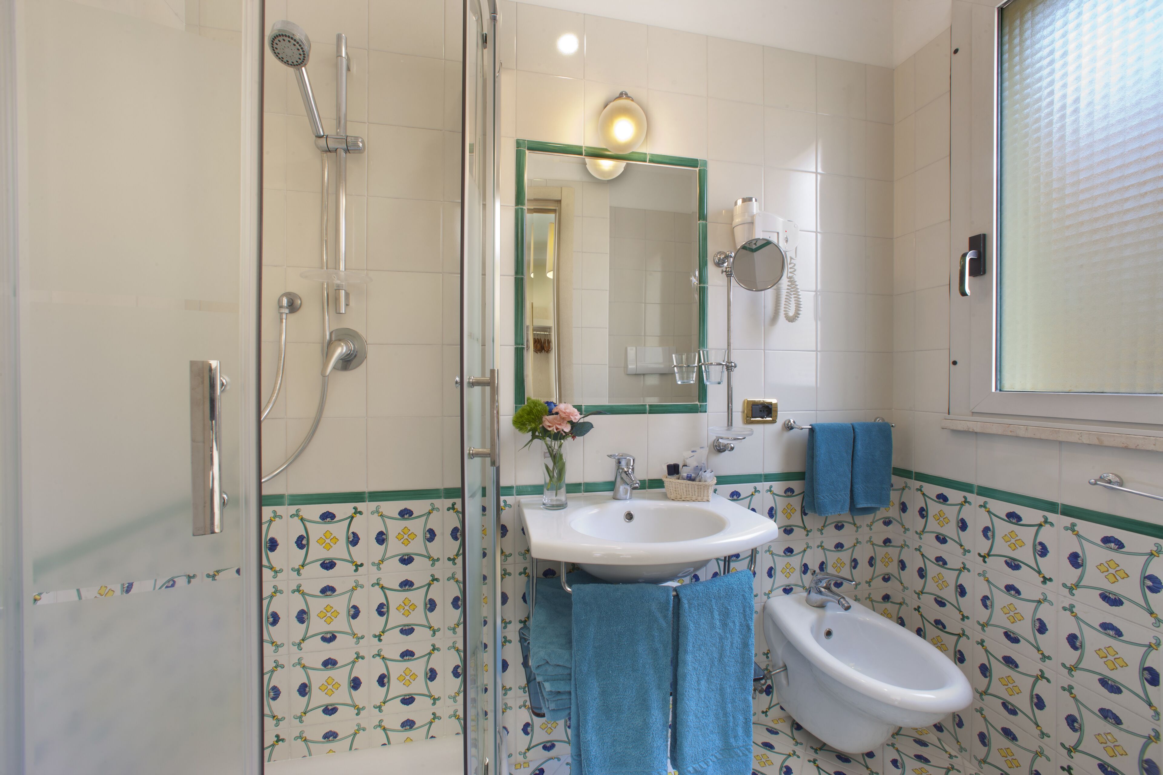 shower, free toiletries, hair dryer, towels