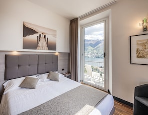 Standard Double Room, Balcony, Lake View | Minibar, in-room safe, desk, laptop workspace - Hotel Asnigo (Cernobbio)