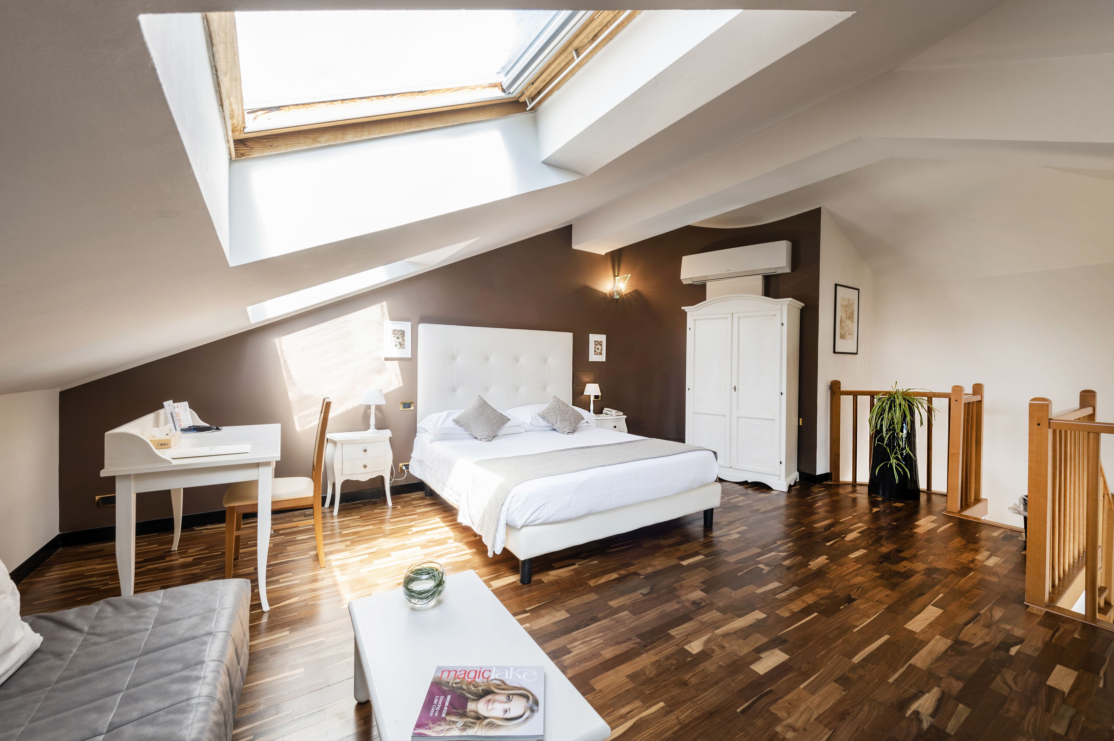 junior suite, lake view | minibar, in-room safe, desk, laptop workspace