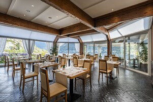 包含每日自助早餐