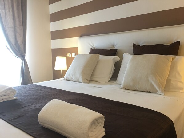 Habitación clásica, 1 cama matrimonial o 2 camas individuales | Ropa de cama hipoalergénica y caja de seguridad en la habitación 