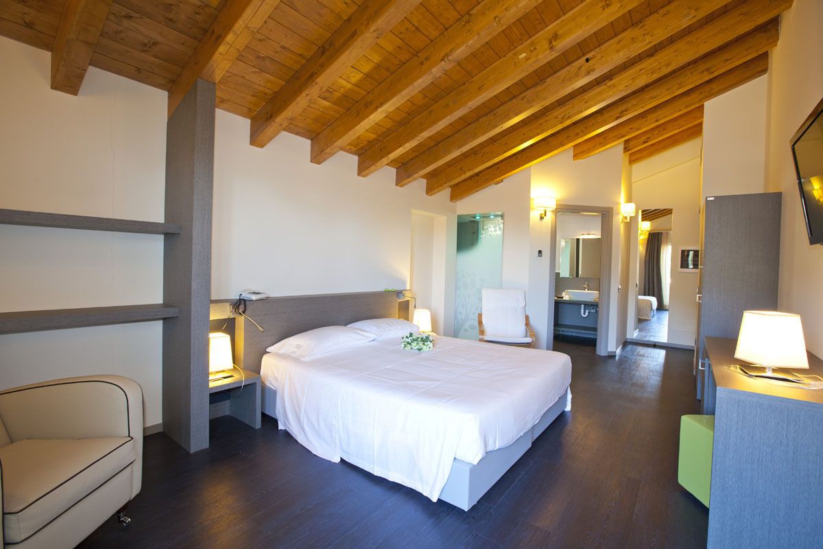 Minibar, Zimmersafe, Schreibtisch, schallisolierte Zimmer