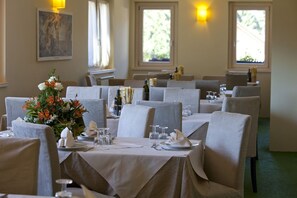 Der serveres morgenmad, frokost og aftensmad