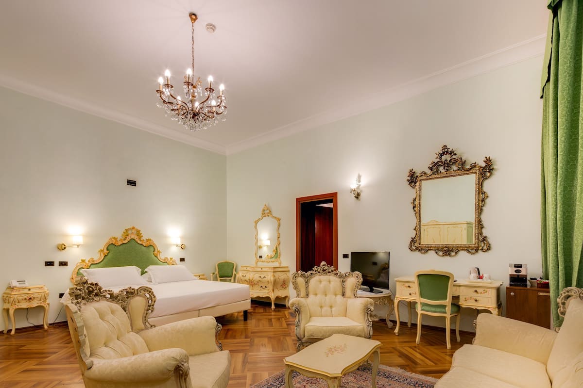 Ropa de cama de alta calidad y minibar