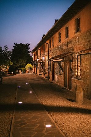 Façade de l’hébergement  – soirée/nuit