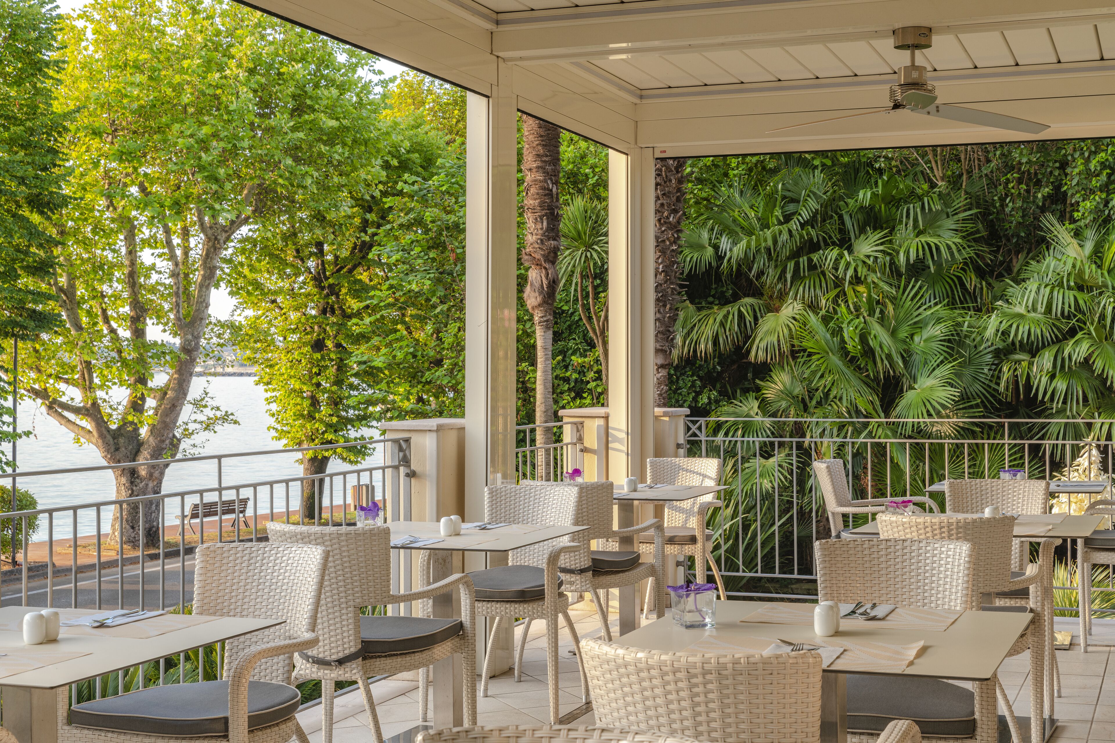 daily buffet breakfast (eur 25 per person)