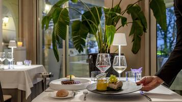 Frühstück und Abendessen