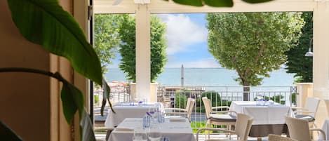 Breakfast and dinner served, local cuisine