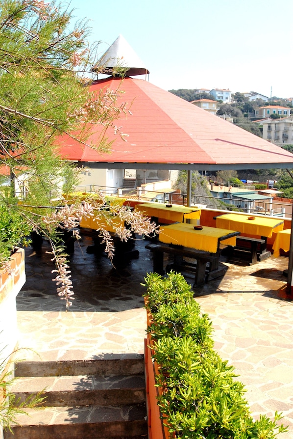 Single Room, Private Bathroom, Ground Floor | Gazebo