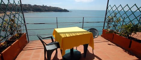 Quadruple Room, 2 adjoining bedrooms, Terrace, Sea View | Balcon