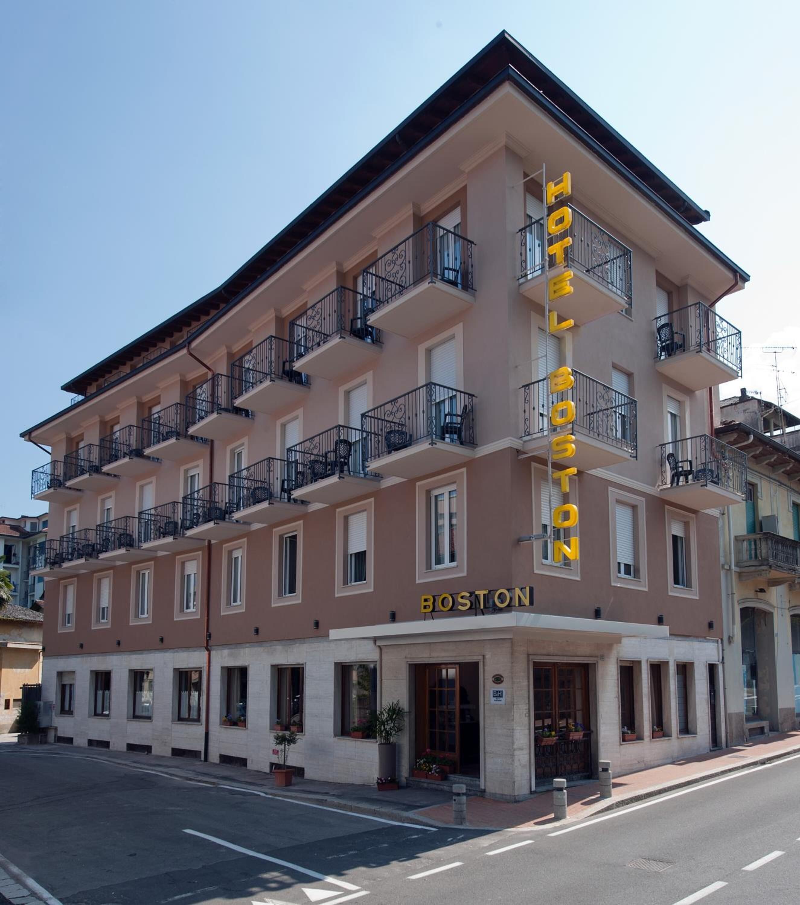 A multi-story hotel with balconies and a sign reading "HOTEL BOSTON".