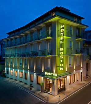 Façade de l’hébergement - soirée/nuit