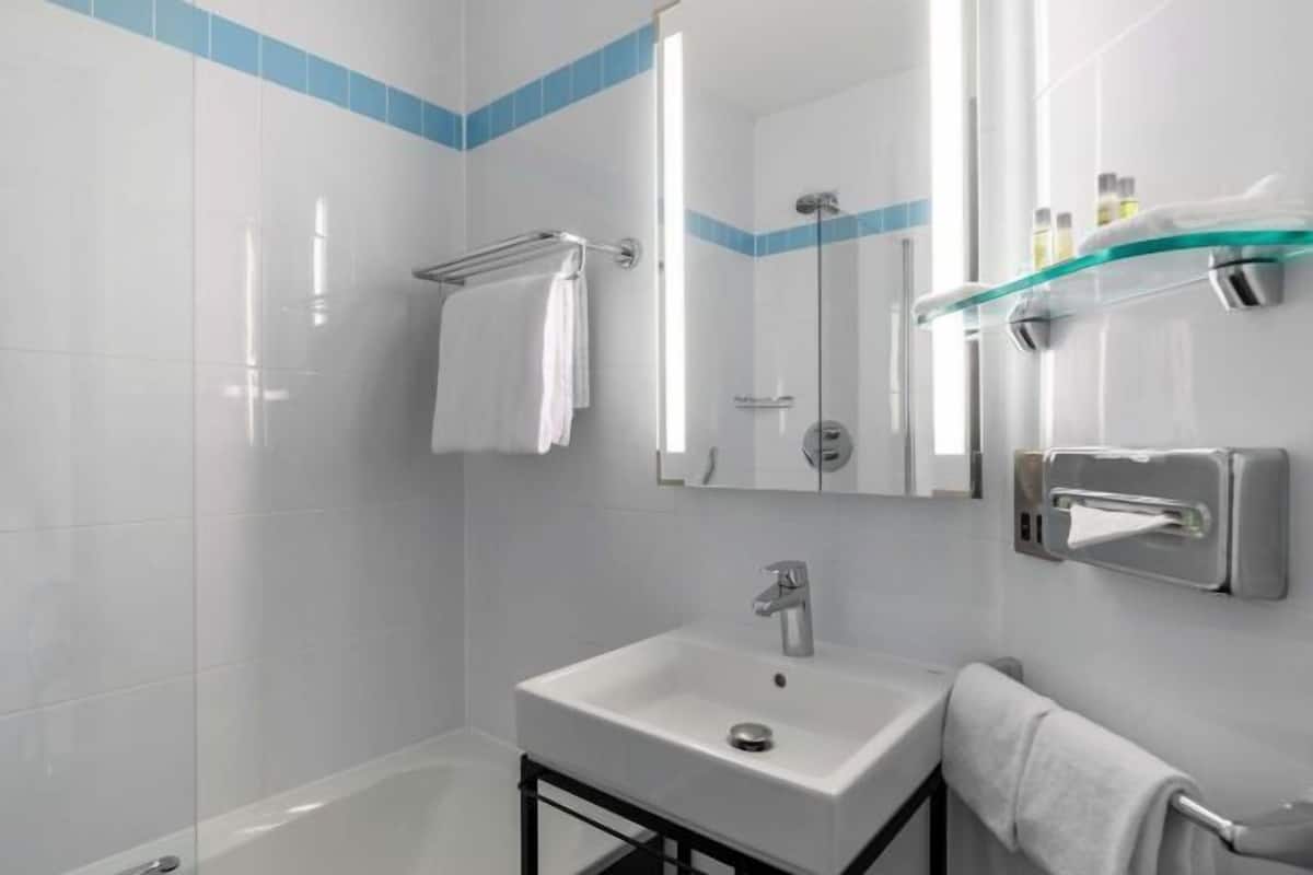 Bathroom | Free toiletries, hair dryer, towels
