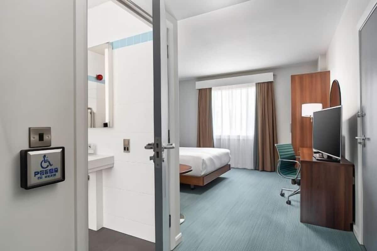 Minibar, in-room safe, individually furnished, soundproofing