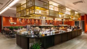 Colazione a buffet, servita nel weekend (20.95 GBP a persona)