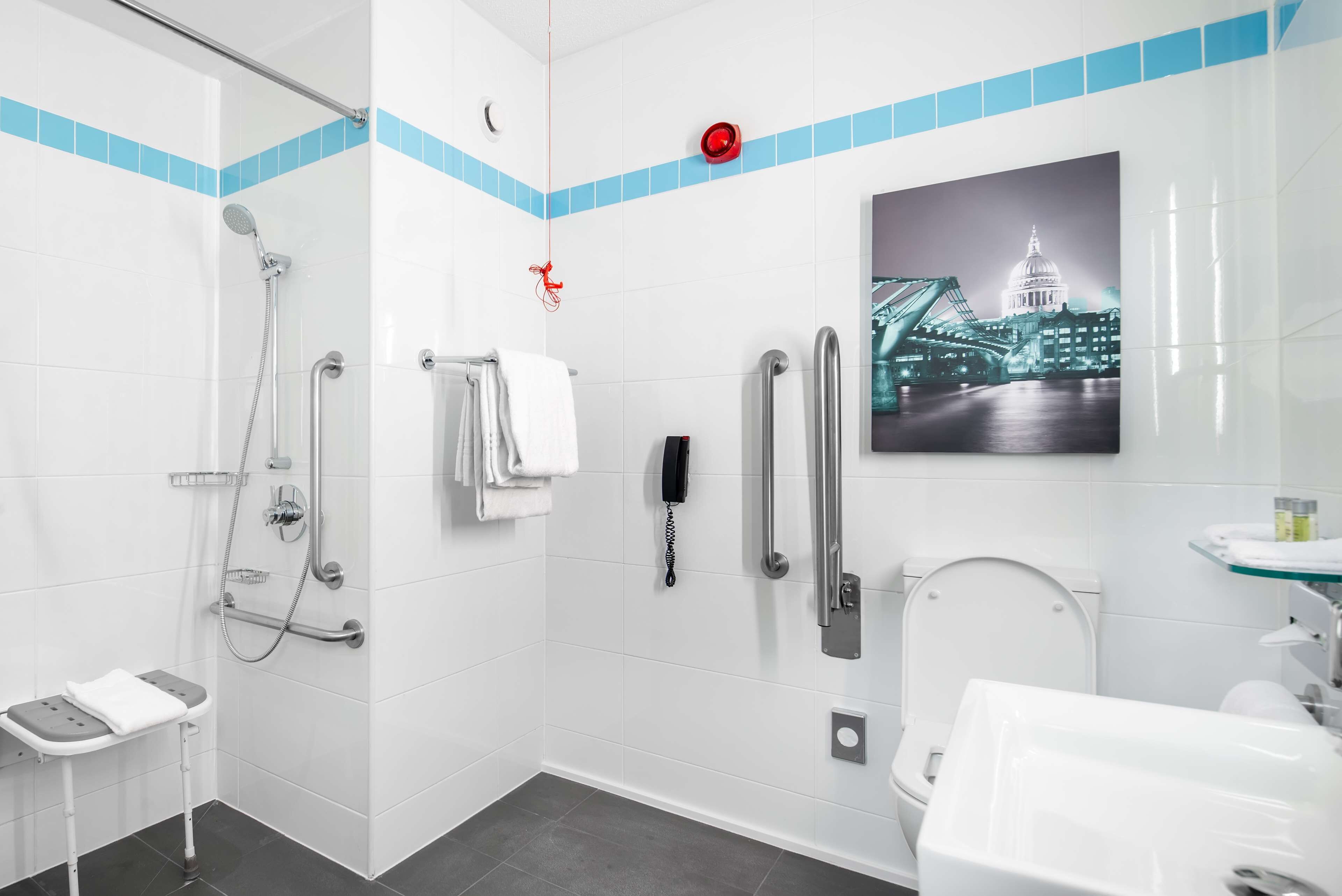 room, 1 queen bed, accessible | bathroom shower