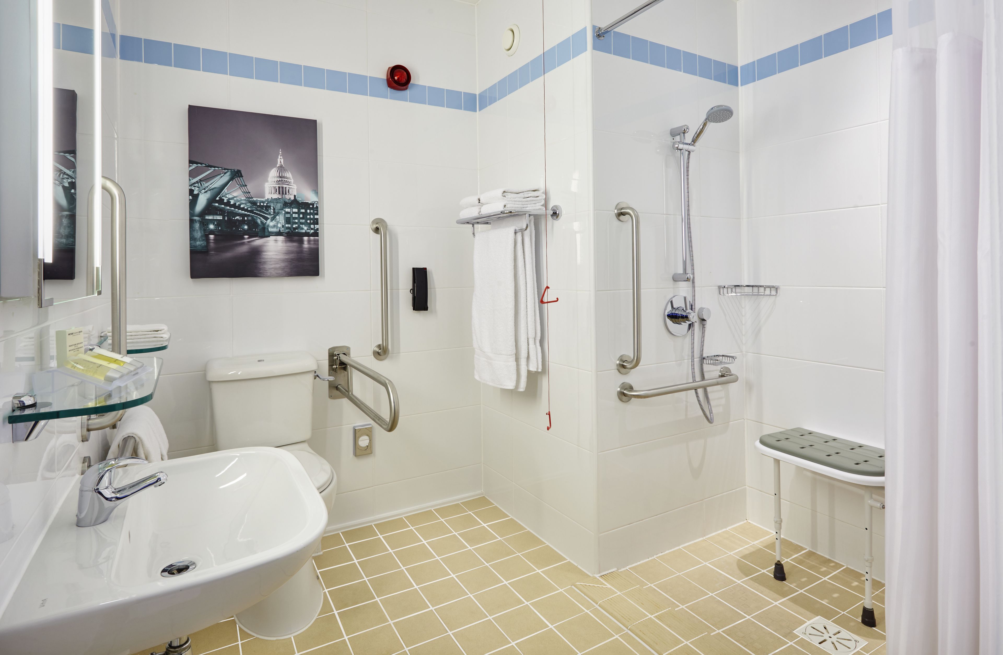 room, 1 queen bed, accessible | bathroom | free toiletries, hair dryer, towels