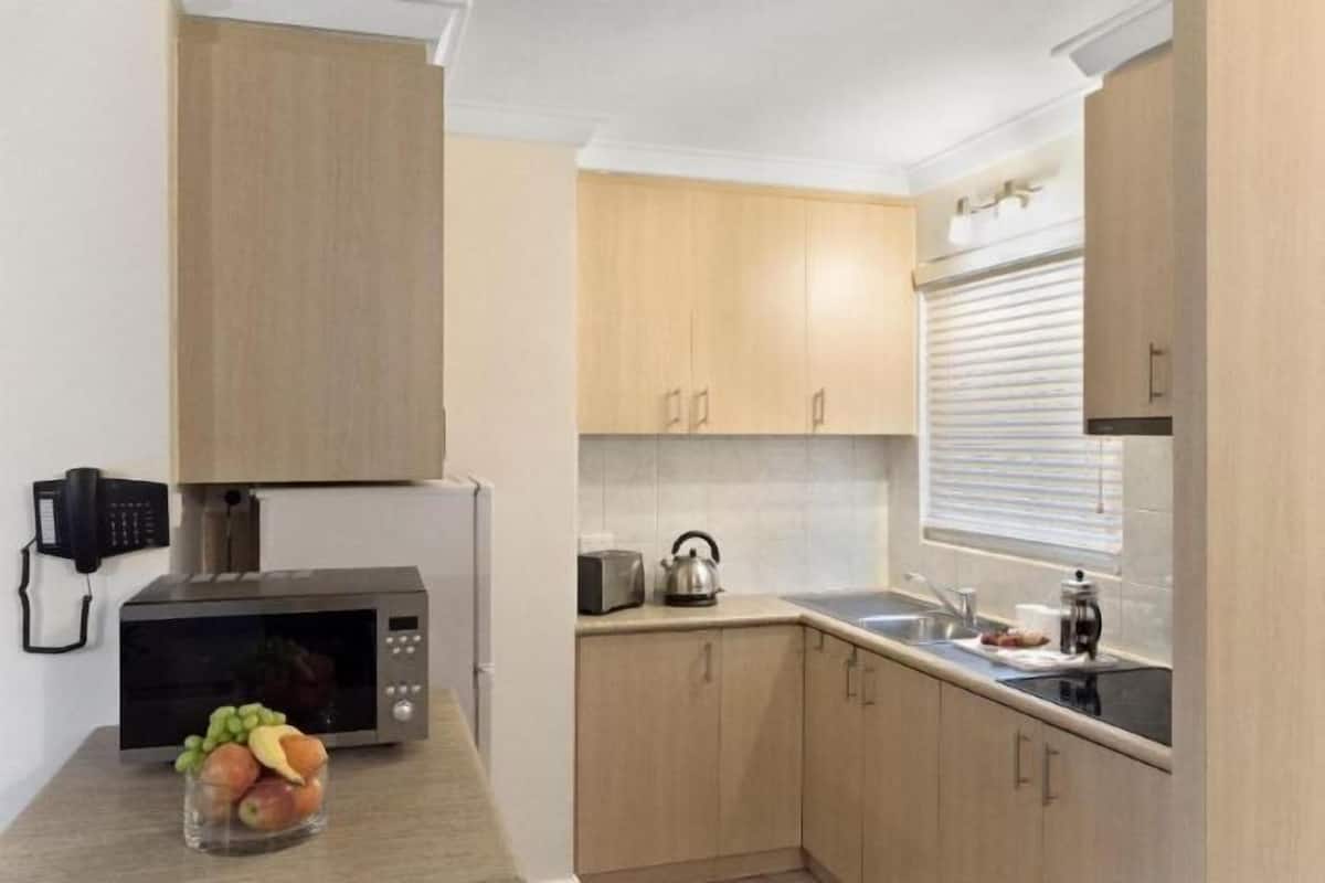 Full-sized fridge, microwave, stovetop, coffee/tea maker