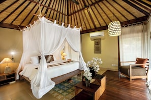 Ropa de cama de alta calidad, camas con pillow-top y minibar