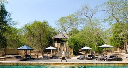 NusaBay Menjangan by WHM