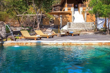 室外游泳池,日光浴躺椅