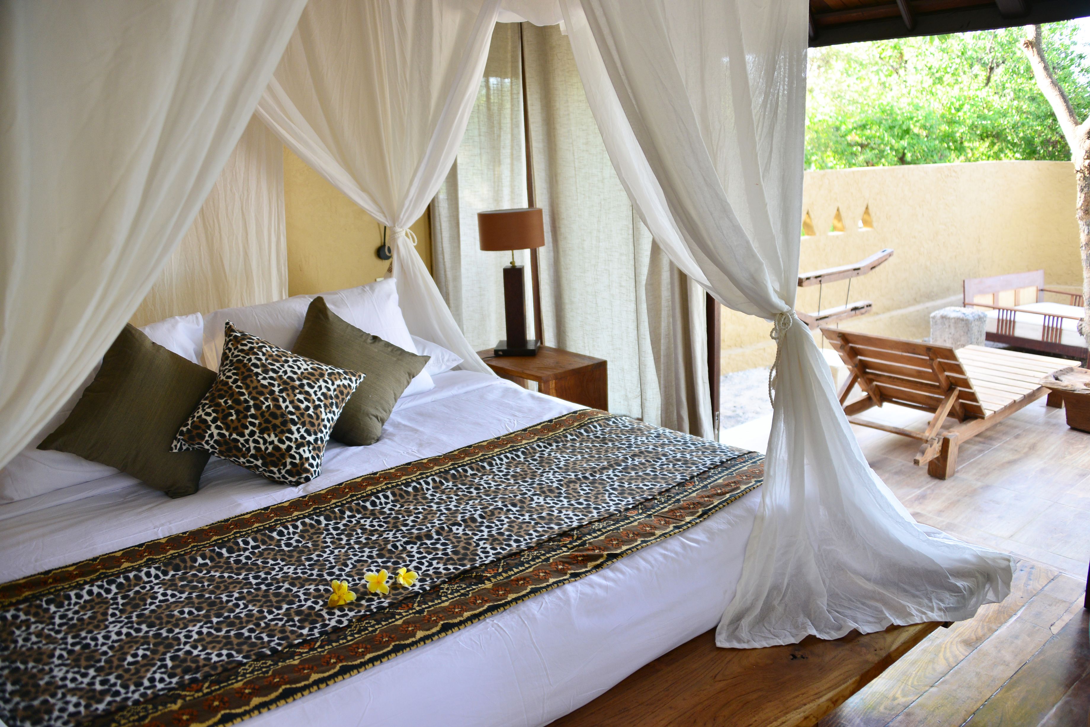 premium bedding, pillow-top beds, minibar, in-room safe