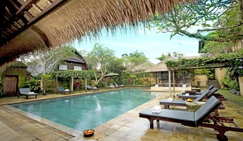 4 piscinas techadas, 2 piscinas al aire libre