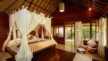 Villa, 2 habitaciones (Visakha Pool (Sekar or Tirta)) | 1 habitación, minibar, caja de seguridad en la habitación y escritorio