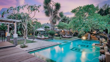 Outdoor pool, sun loungers