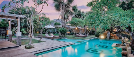 Outdoor pool, sun loungers