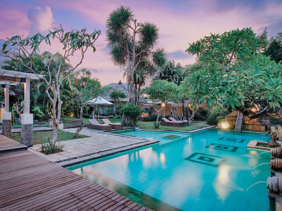 Outdoor pool, pool umbrellas, sun loungers