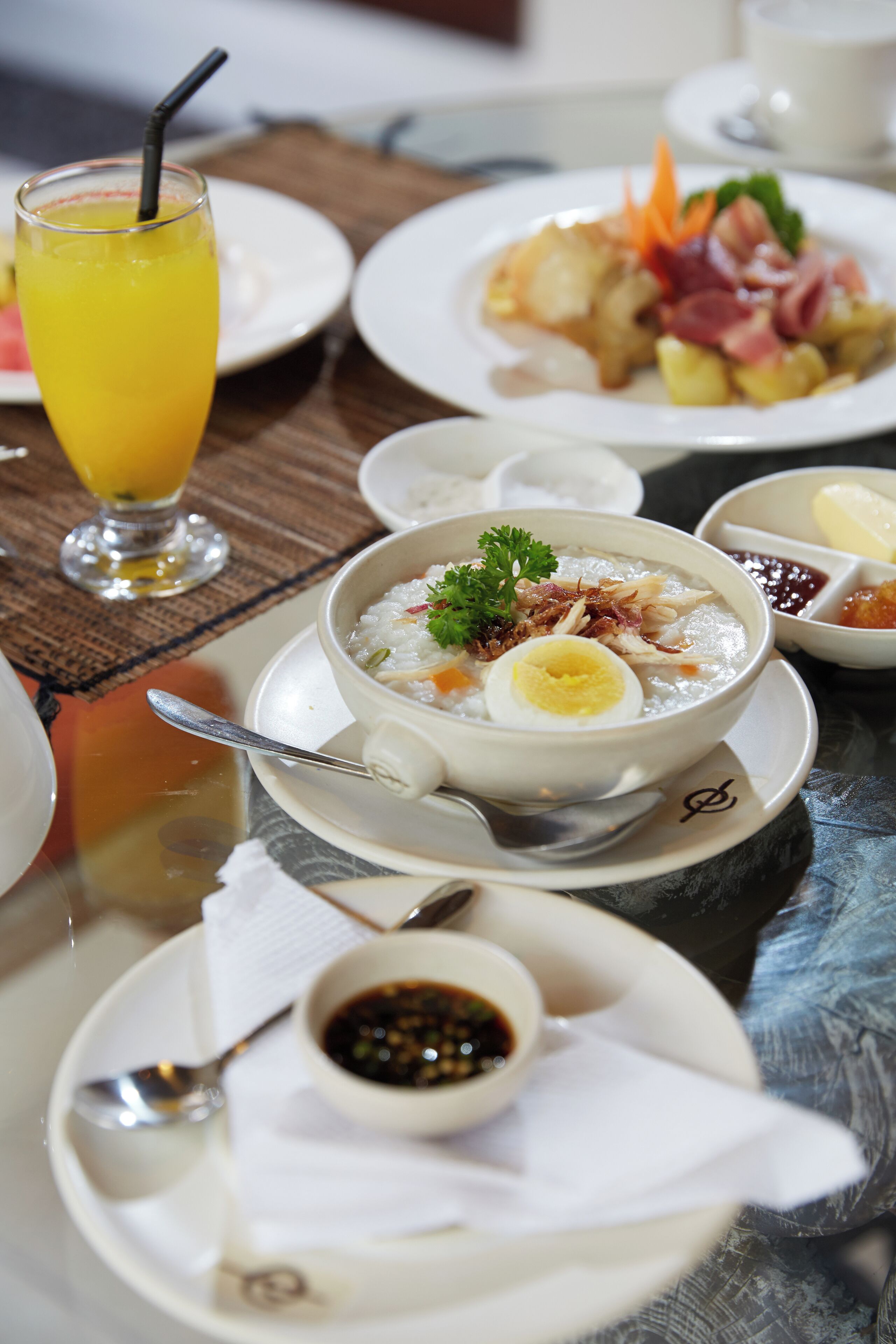 daily continental breakfast for a fee