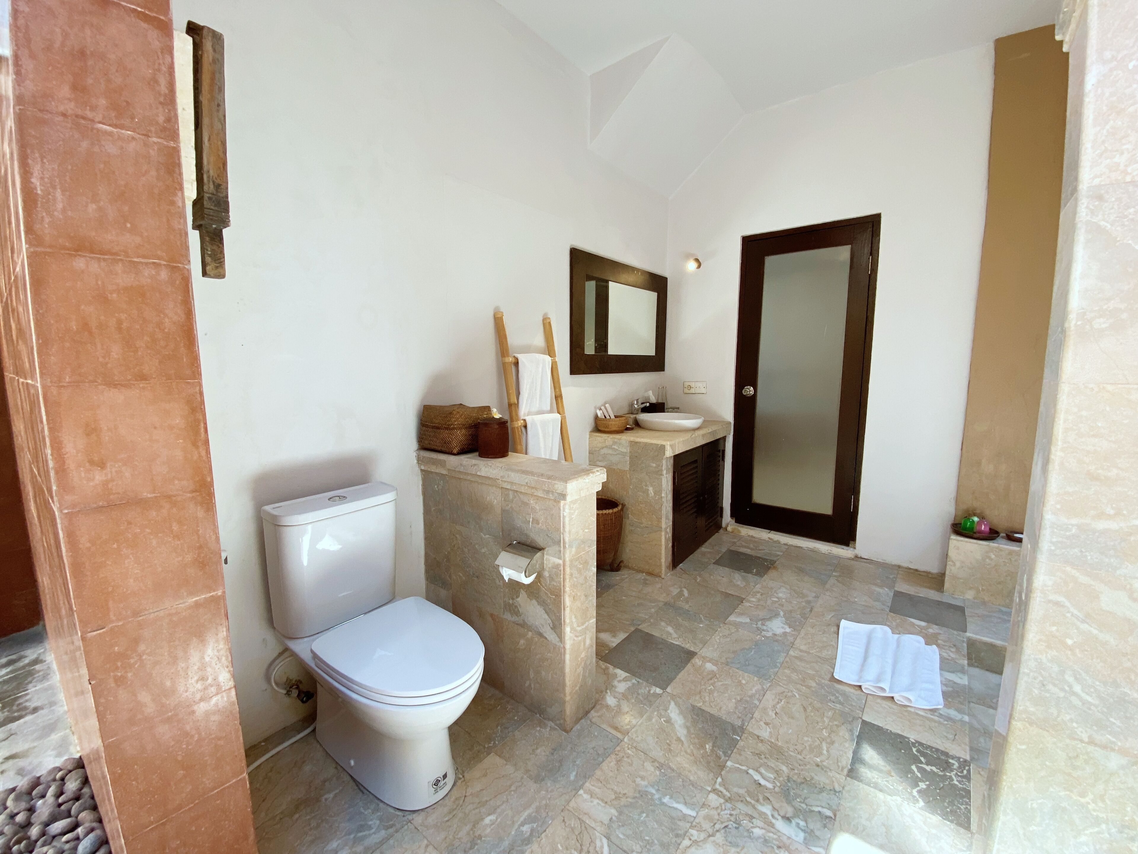 separate bathtub and shower, free toiletries, hair dryer, bathrobes