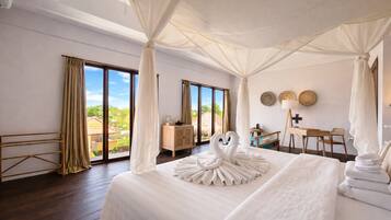 Minibar, caja de seguridad en la habitación y escritorio