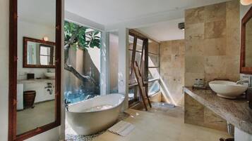 Visakha Villa | Bathroom | Separate bathtub and shower, free toiletries, hair dryer, bathrobes