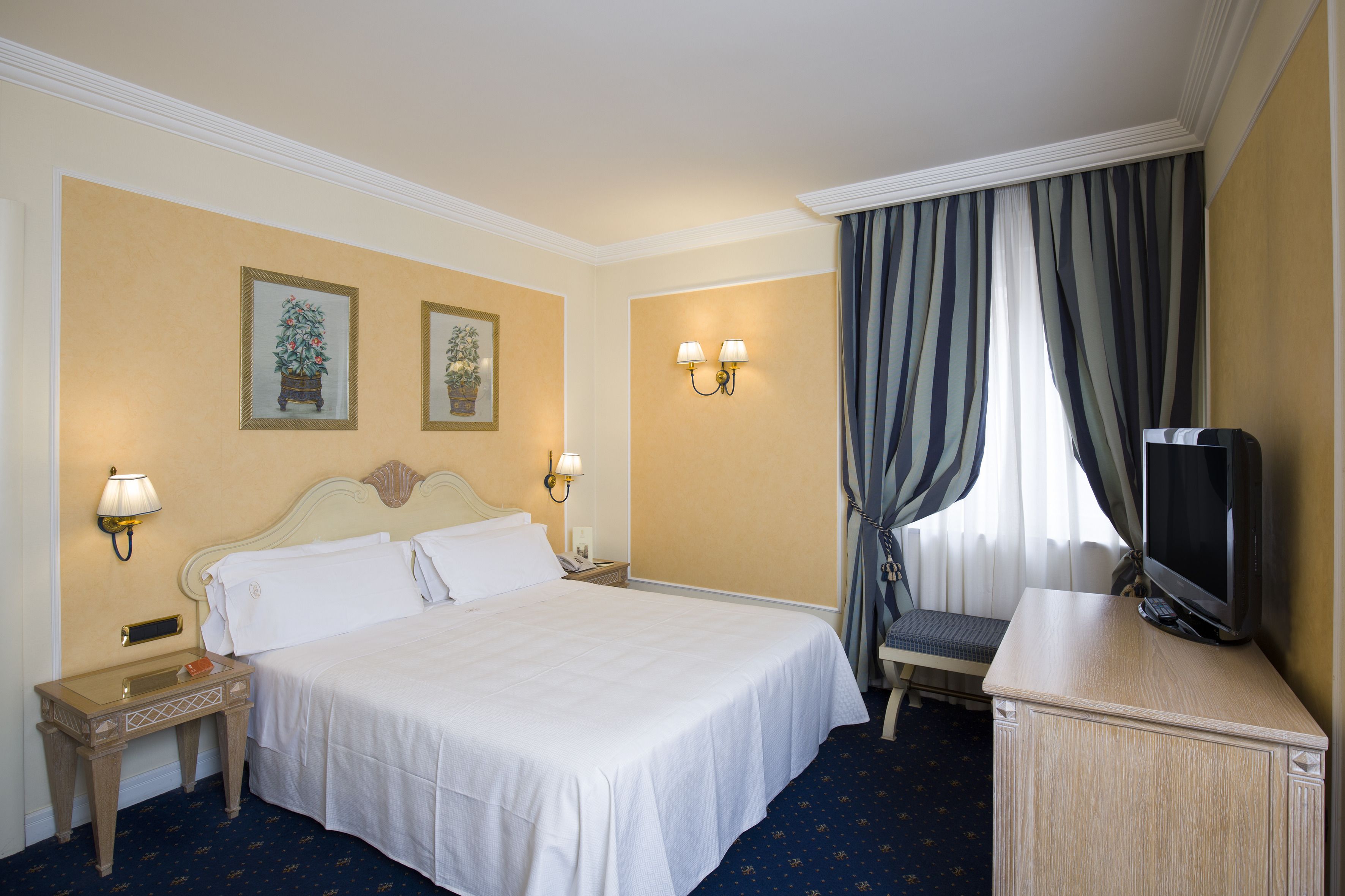 hypo-allergenic bedding, minibar, in-room safe, desk