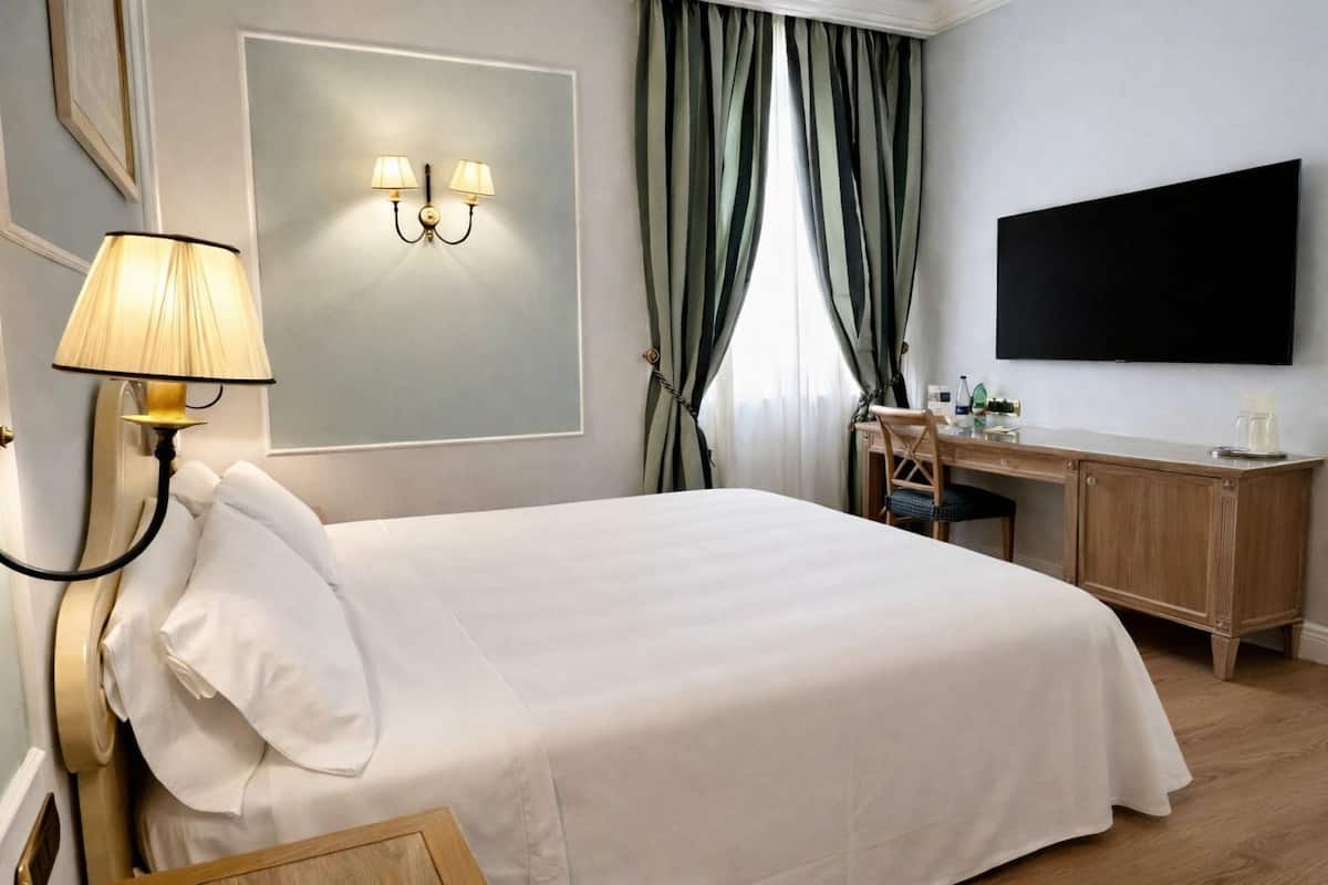 Hypo-allergenic bedding, minibar, in-room safe, desk