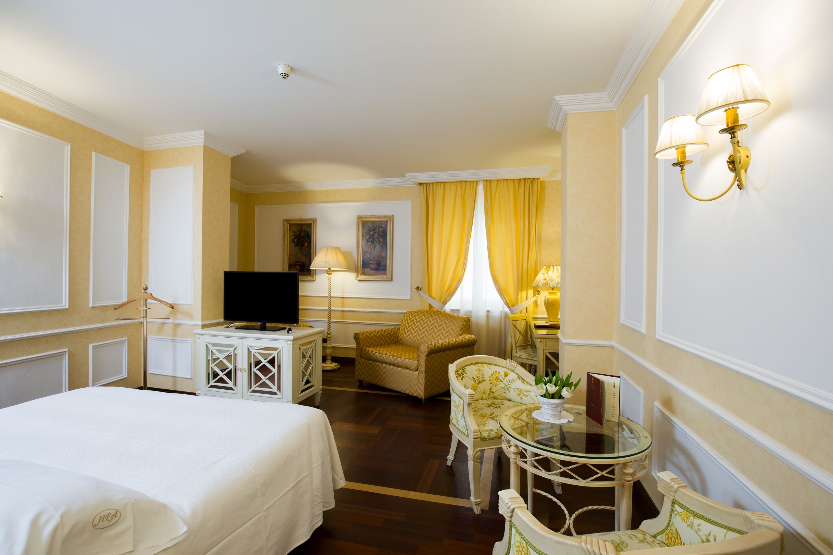 quadruple room | hypo-allergenic bedding, minibar, in-room safe, desk