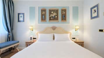 Hypo-allergenic bedding, minibar, in-room safe, desk