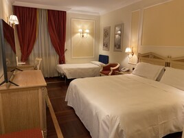 Camera tripla | Biancheria da letto ipoallergenica, minibar, una cassaforte in camera