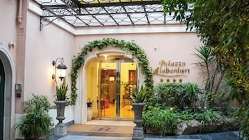 Fachada de la propiedad