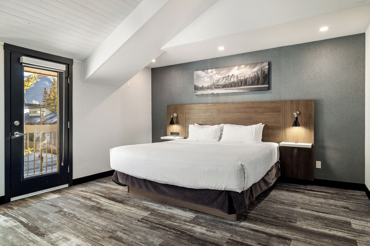 Habitación superior, 1 cama King size, hidromasaje | Ropa de cama hipoalergénica, wifi gratis y ropa de cama 