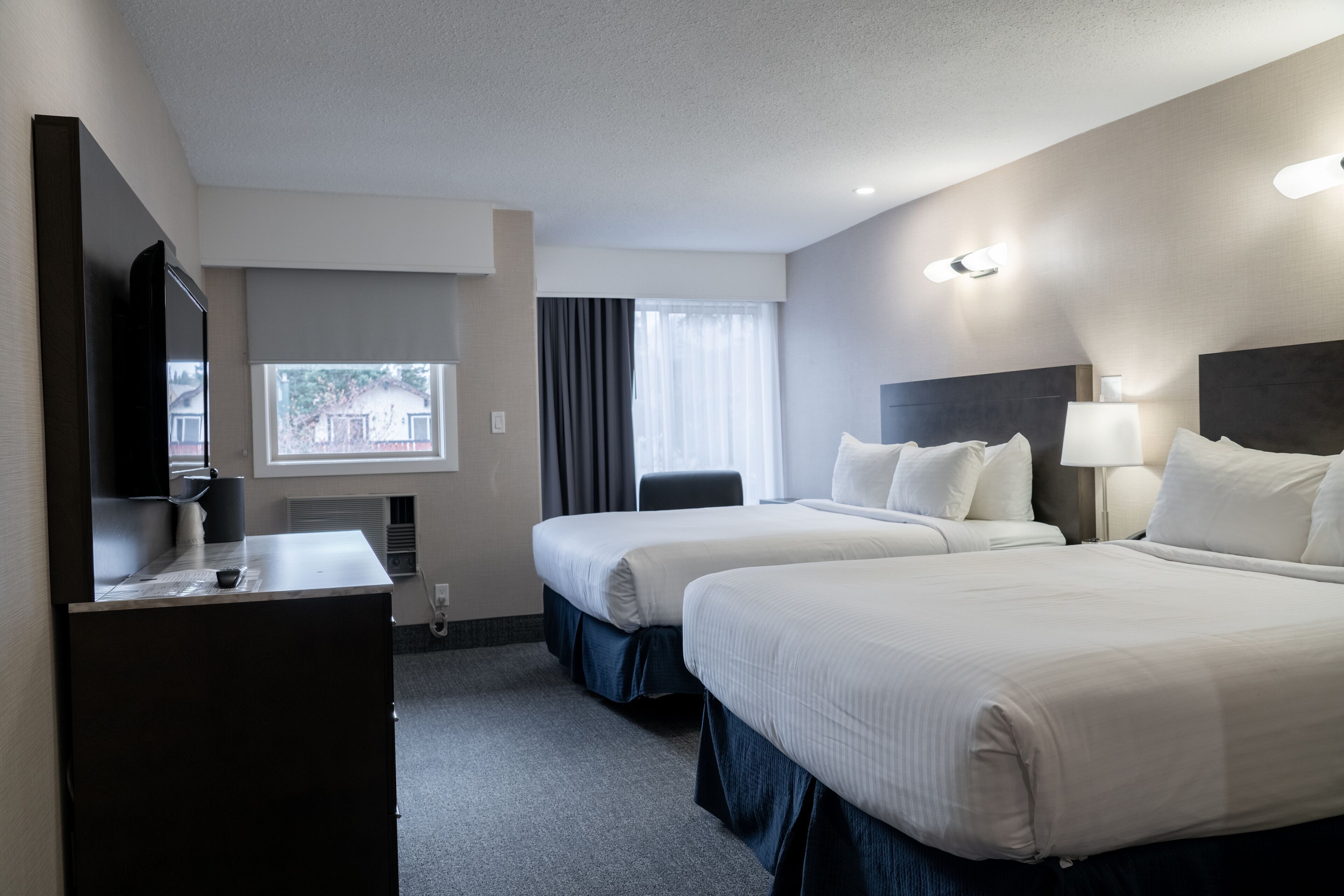 Hypo-allergenic bedding, free WiFi, bed sheets