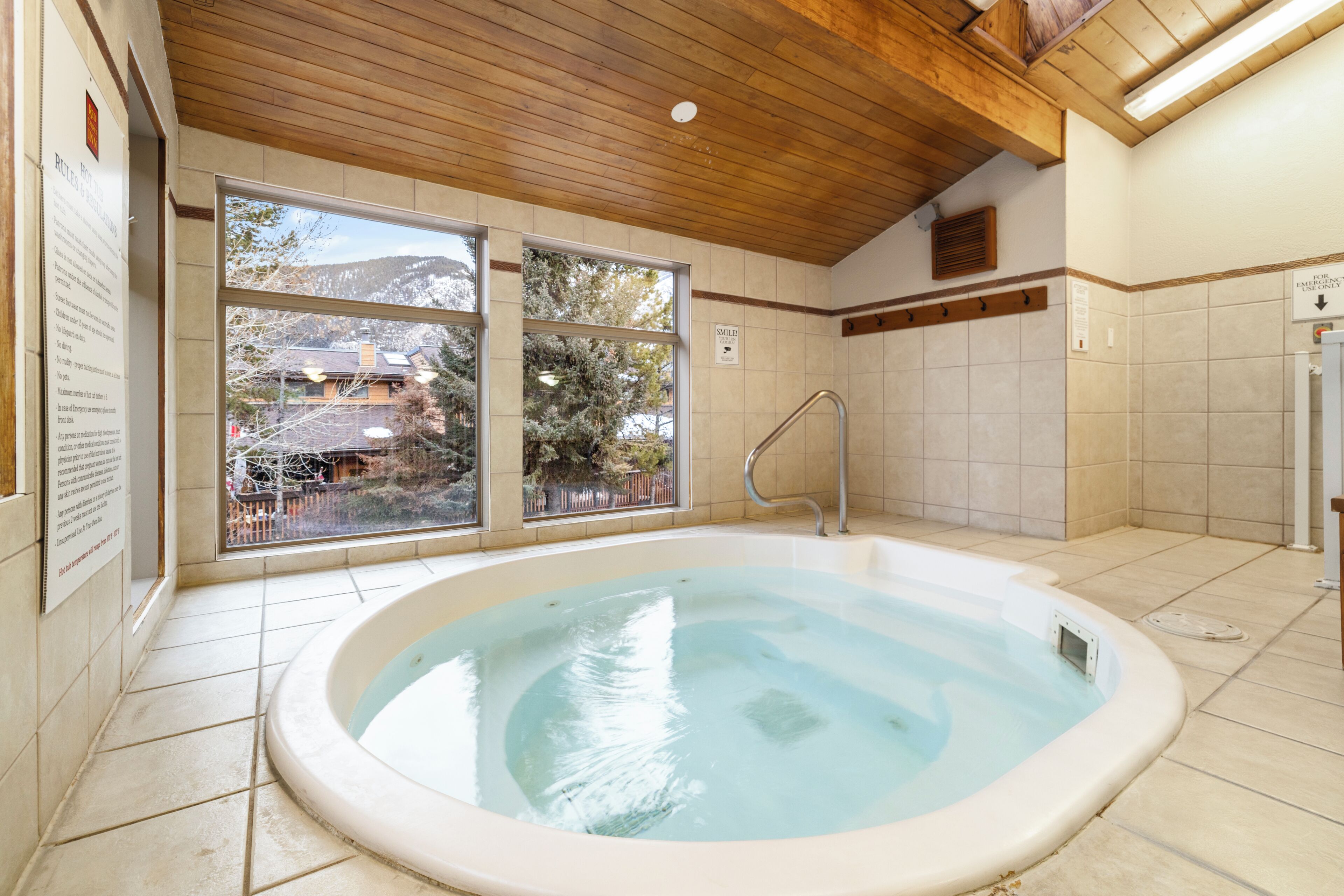 Indoor spa tub