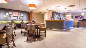 Bar (trong khuôn viên)