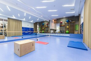 A gym with blue flooring, exercise equipment, and a wooden box labeled "30". - Valamar Diamant Hotel (Porec)