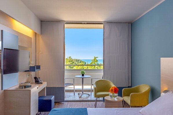Room for 2 Seaview - Hotel | Minibar, in-room safe, desk, soundproofing